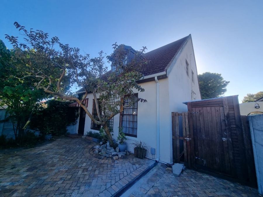 2 Bedroom Property for Sale in Claremont Western Cape